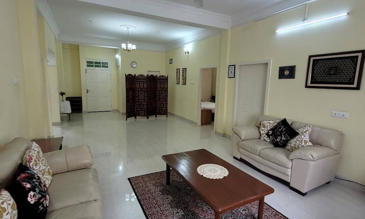 Shaikpet Apartment | APT 8 3-bedroom apartment in adorable Hyderabad with WiFi, AC