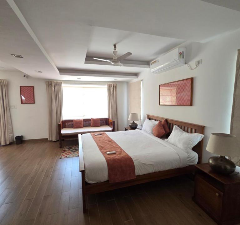 Covelong Beach Hotel | Aqua blue beach bay