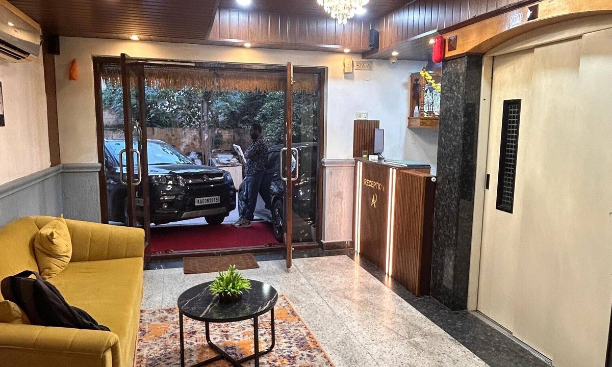 Bangalore City Center Hotel | Aradhya Comforts - MG Road