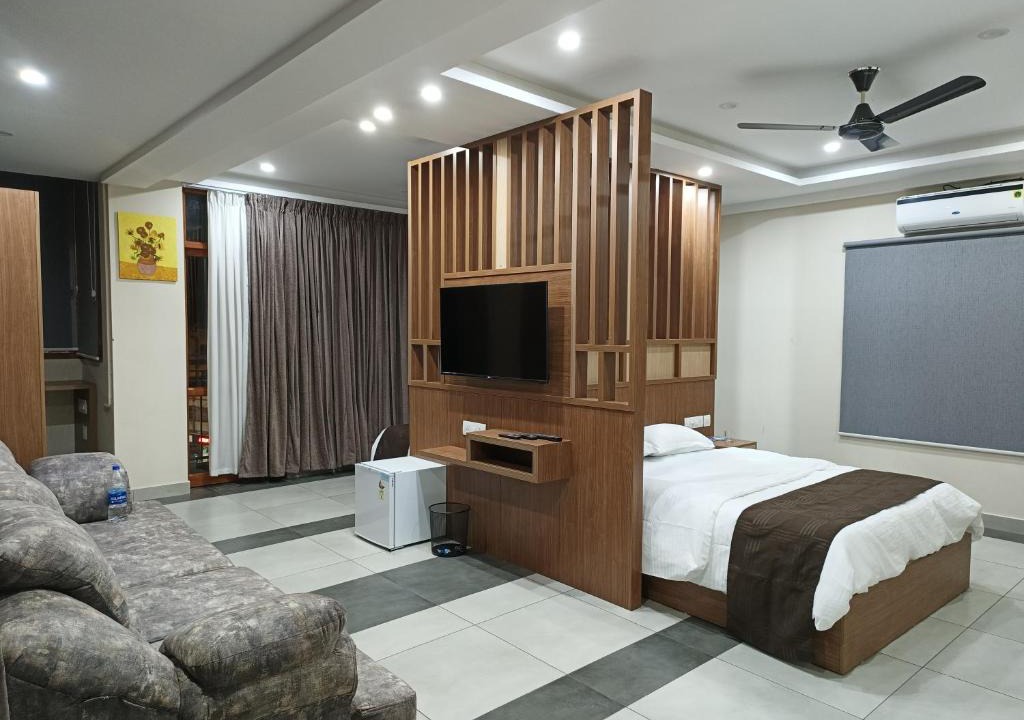 Subhash Nagar Hotel | ARAKKAL GUESTHOUSE