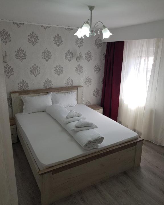 Three Oaks House | Ardealul