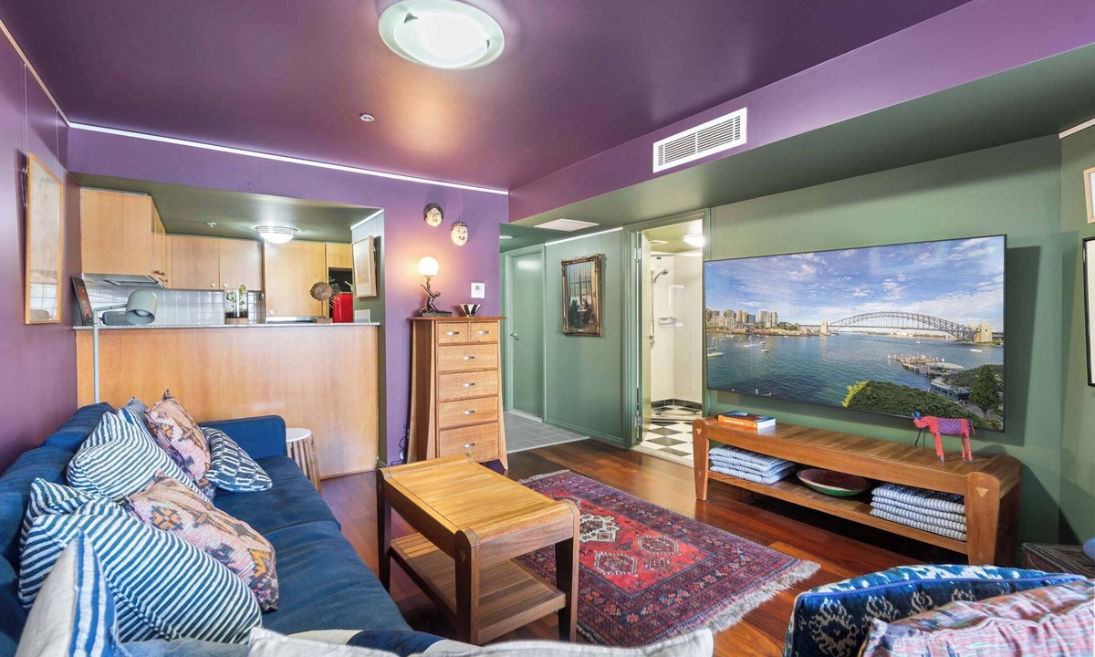 Woolloomooloo Apartment | Artsy Boho Den in Iconic Fingerwharf, Woolloomoolo