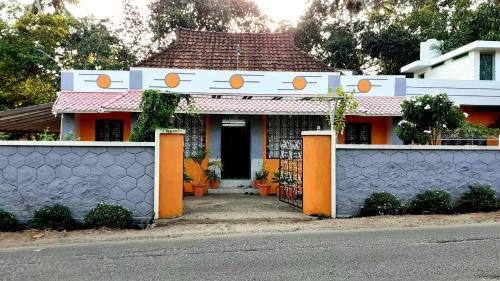 Kuzhithurai House | Athichans Homestay