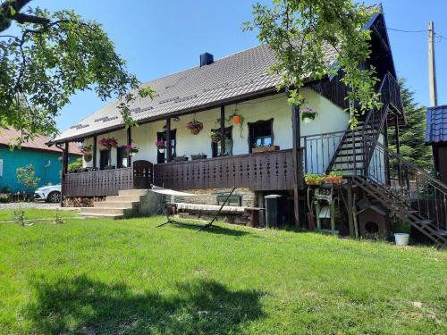 Ilisesti House | Balada Copilăriei Ciprian Porumbescu