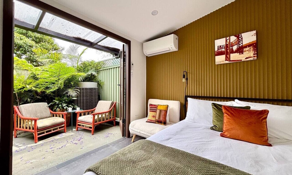 Balmain Apartment | Balmain Village Retreat | Sleeps 2 | AC + Parking | City 3kms