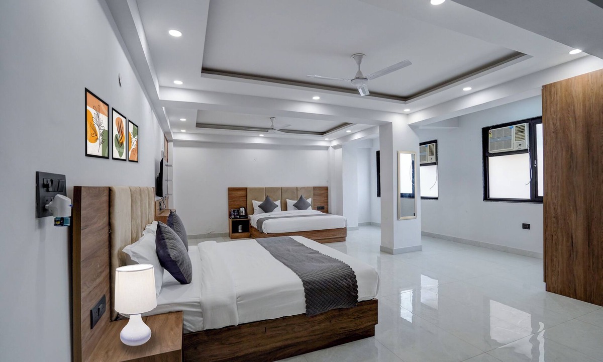 Noida Hotel | Banquesta Suites