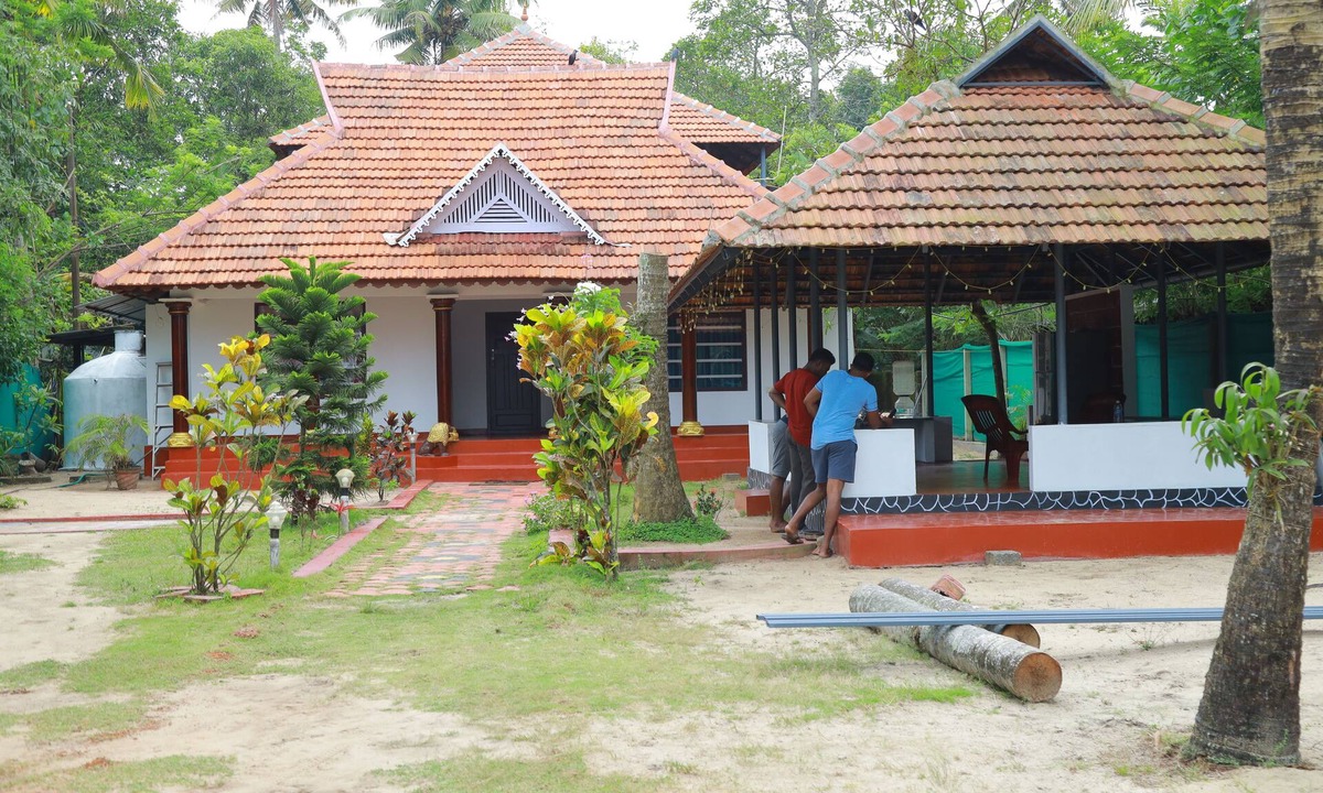 Mararikulam Bed & Breakfast | Beach side rooms in marari beach