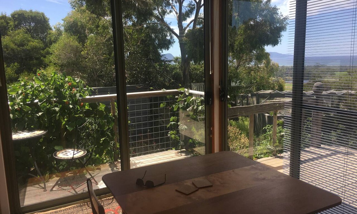 Bream Creek Apartment | Beachbreaks Studio Marion Bay.