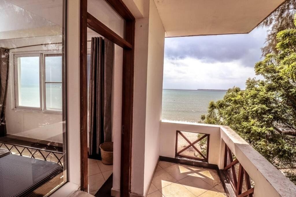 Moshi Apartment | Beachfront 3BR apart w/ views of the Indian Ocean