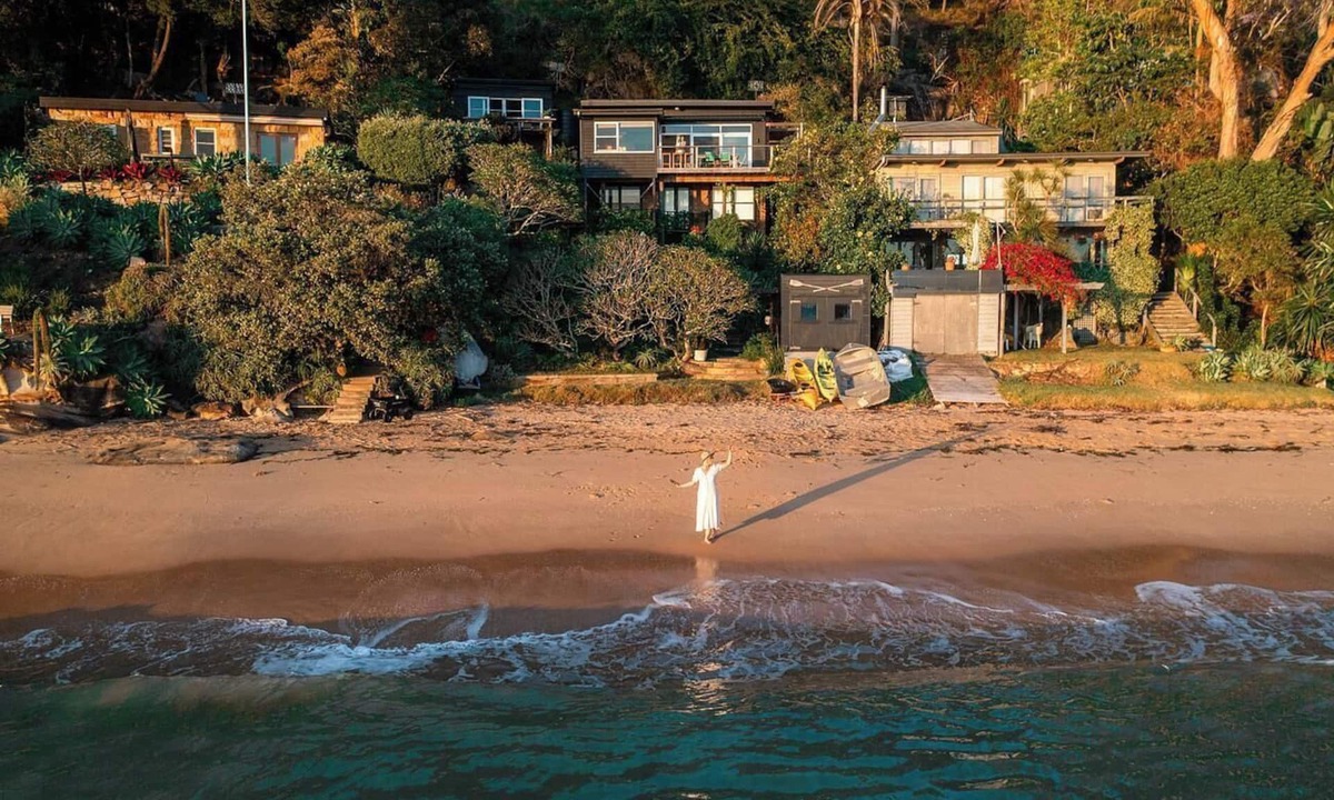Great Mackerel Beach House | Beachfront Bliss, Mackerel Beach, last true sandy beachfront, all tide access.