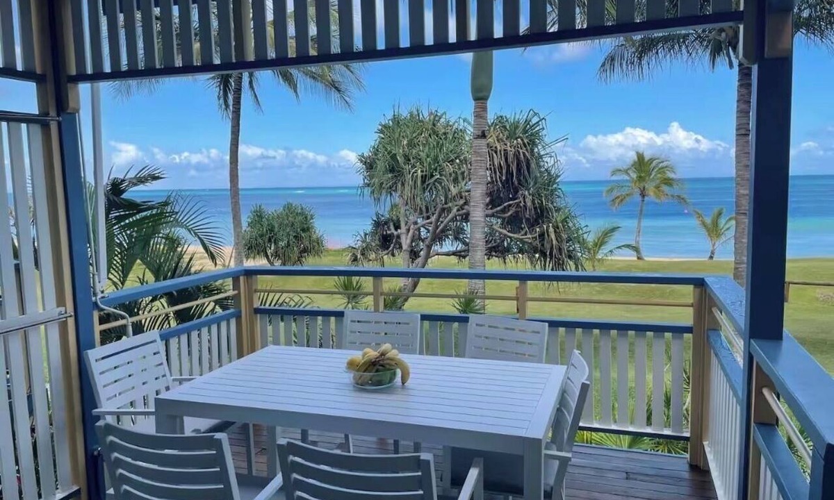 Brisbane Waterfront Villa | Beachfront multi level Island Villa
