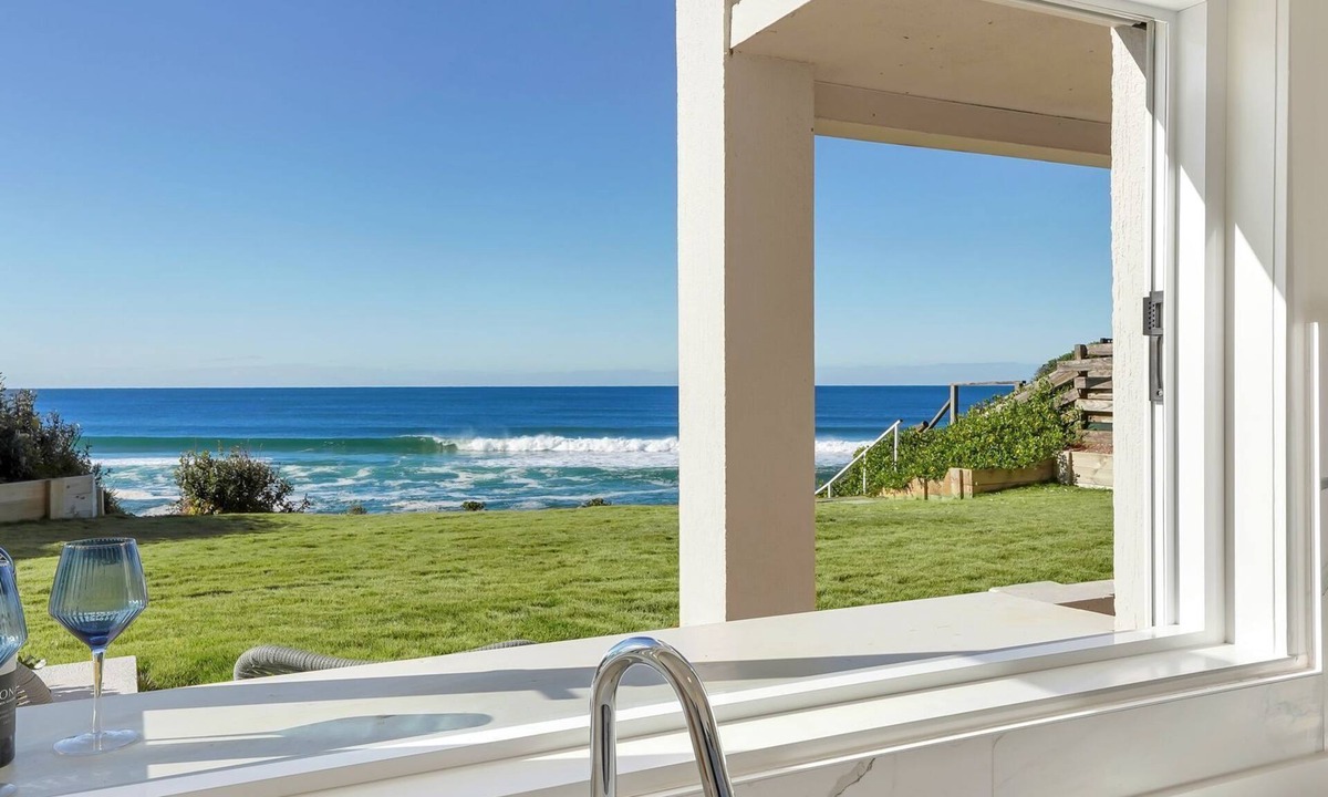 Wamberal Apartment | Beachfront Sunrise in Wamberal