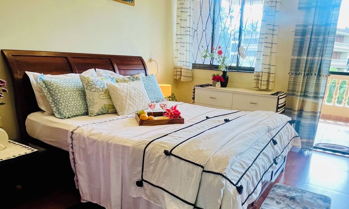 Sainagar Apartment | Beachside Poolfront luxury 2BHK 8 min walk to Candolim beach with WiFi, AC, TV