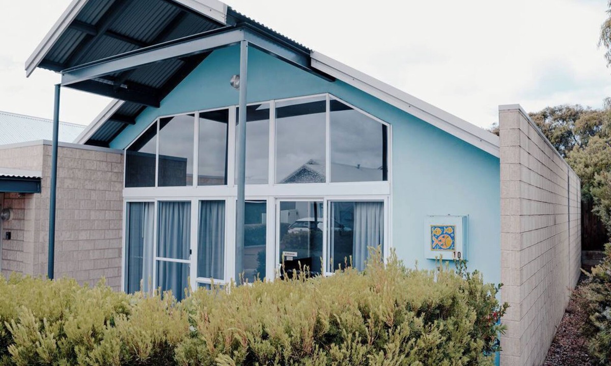 Collingwood Park Villa | beachside villa - just 5 mins walk to the Middleton Bay beach
