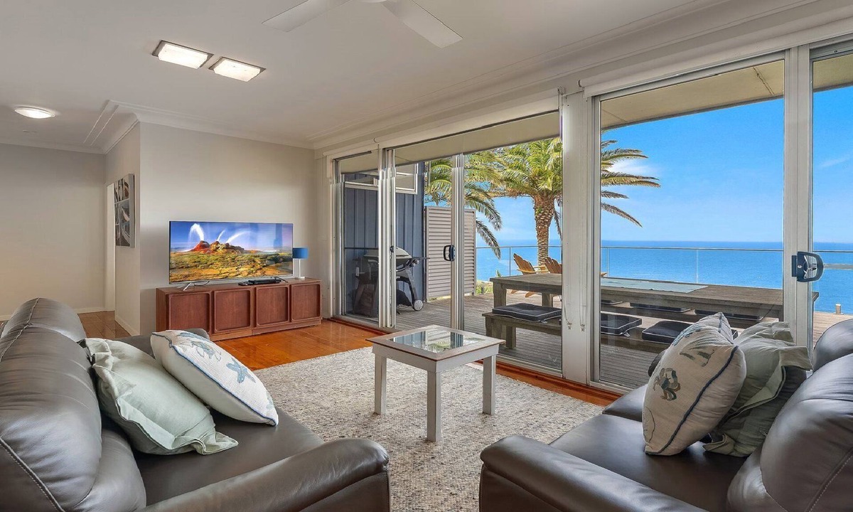 Killcare Heights House | Beachview by HolidayCo.