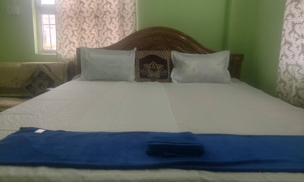 Gaya Apartment | Bedrooms with Private Bath, and Luxury Car with driver - 301