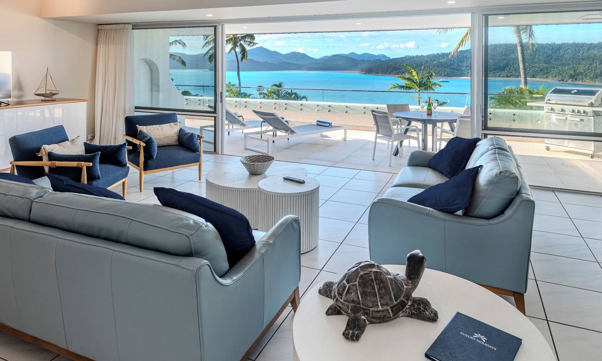 Hamilton Island Apartment | Bella Vista East 5 - 2 bedroom oceanview apartment with golf buggy
