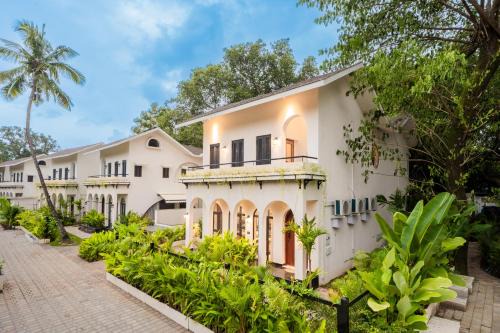 Kudal Villa | BellaVie 3-BHK Villa With Private Pool & TV Lounge Area in A Gated Complex