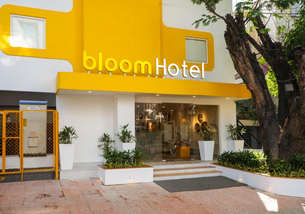 5th Block Hotel | Bloom Hotel - Koramangala