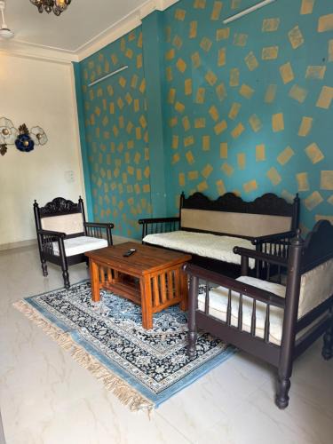 Jabalpur Apartment | Blue Beds Homestay, Exotic 2BHK AC House