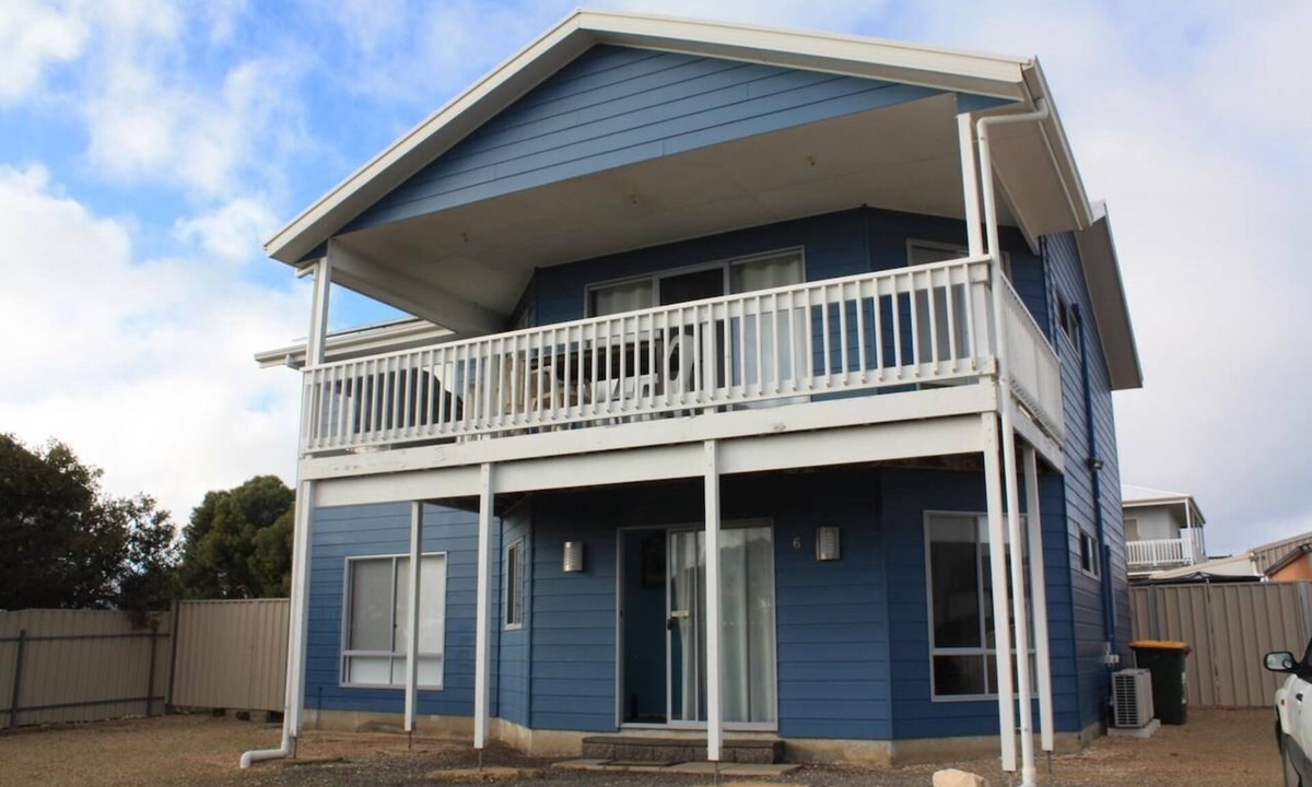 Marion Bay House | Blue Breeze - 4 bedroom Double story home - Close to the beach and Inns National Park