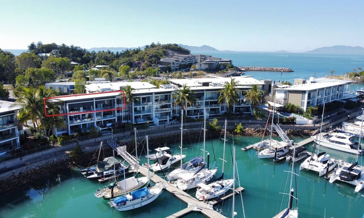 Nelly Bay Apartment | Blue on Blue Penthouse Apartment 335