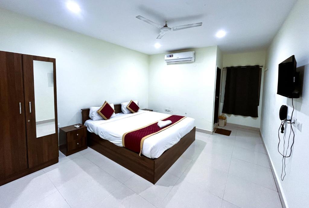 Madhapur Hotel | Blue Springs-Madhapur