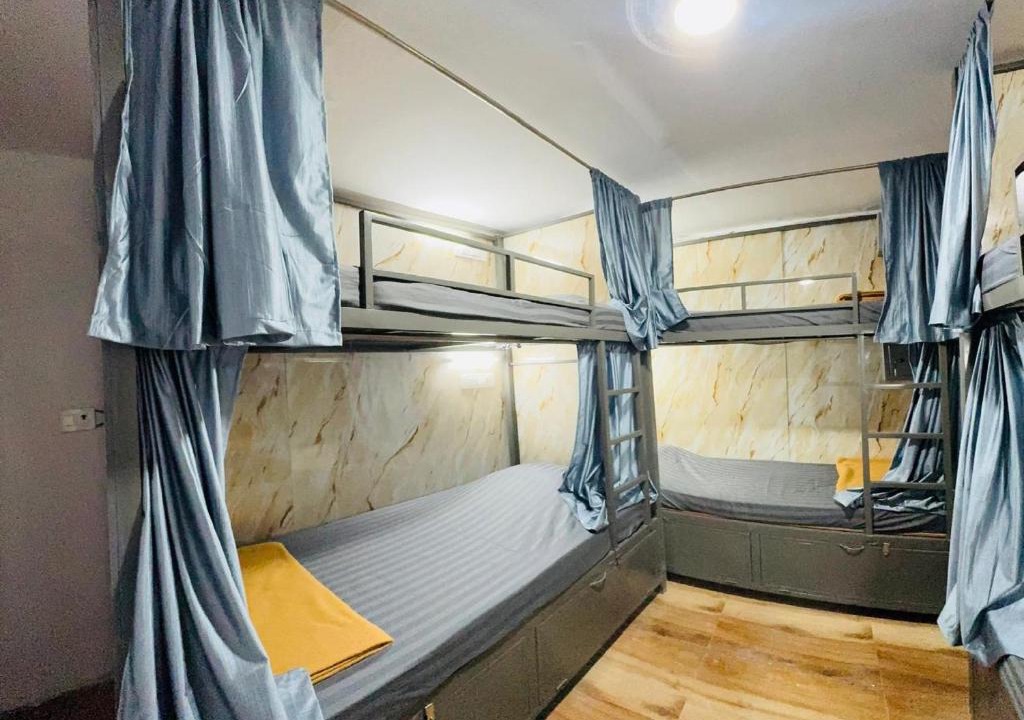 Marol Apartment | Blue Top Dormitory Near International Airport T2 Mumbai