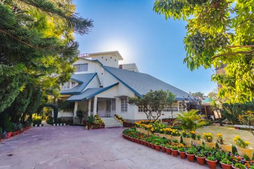 Bullawala House | Boutique Villa w Bonfire & BBQ, Mussoorie Foothills