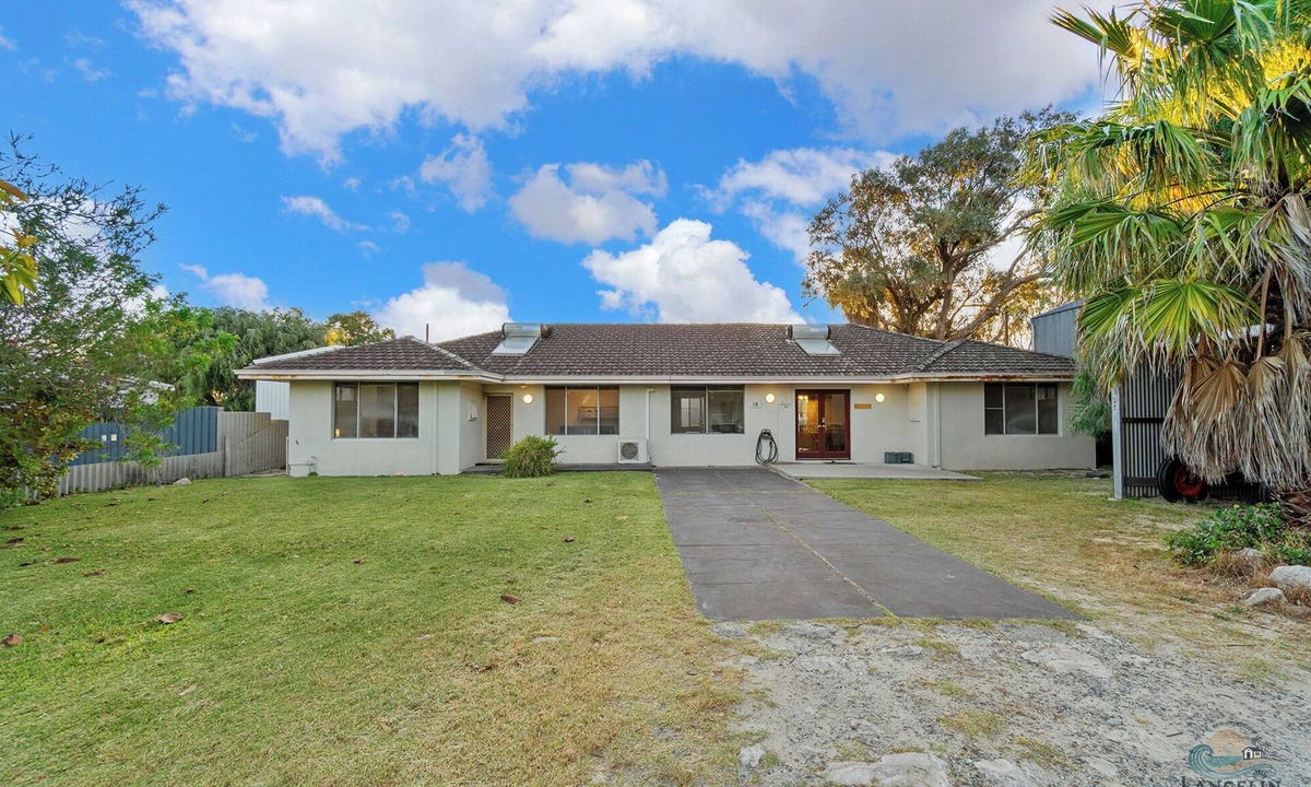 Lancelin House | Breathe Ezy - Welcome to Breathe Ezy, a spacious 7-bedroom home