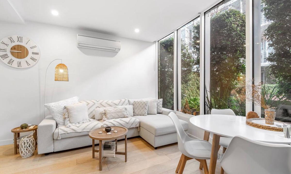 Brighton Apartment | Brighton 1-Bed Apartment with Balcony
