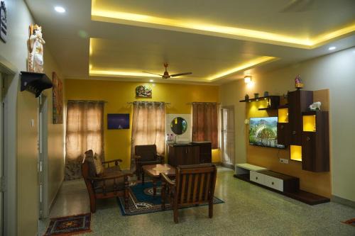 Thanjavur Villa | Brown Spring Home Stays