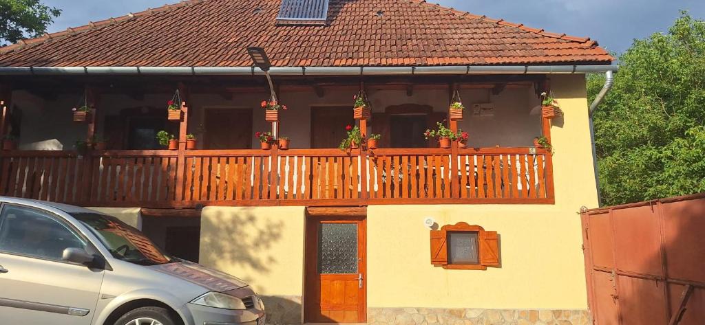 Calan House | Căsuța cu cerdac