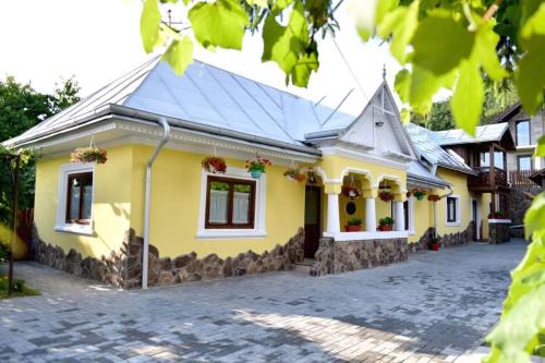 Tirgu Neamt House | Căsuța de Poveste