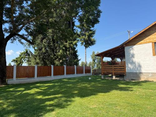Risca House | Cabana Eduard