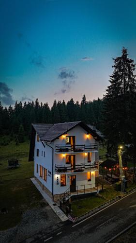 Vartop Cabin | CABANA FRAM VÂRTOP