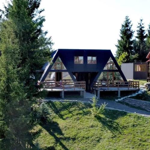 Piatra Fantanele House | Cabane A-frame CeziAde Tihuta