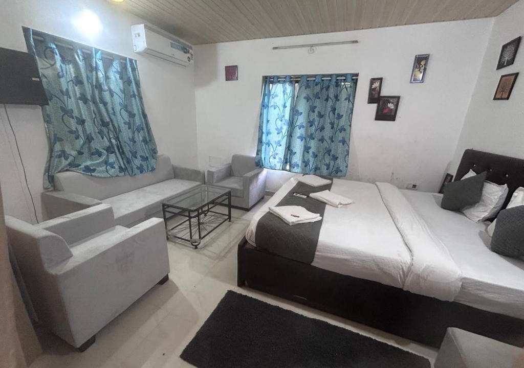 Saunta Vaddo Hotel | Calangute Beach way 4bhk villa