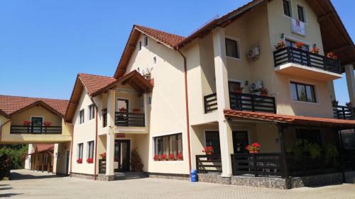 Sarasau House | Camves Inn