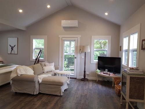 Hepburn House | Candlebark Cottage