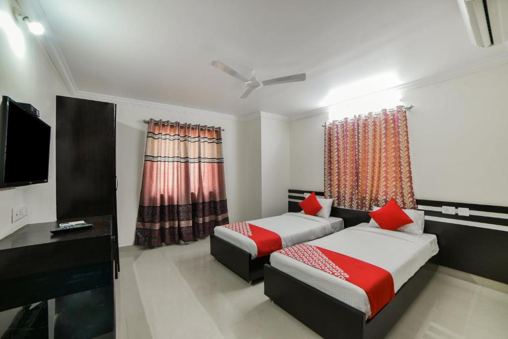 Gachibowli Hotel | Capital O 23589 CROWN PLAZA