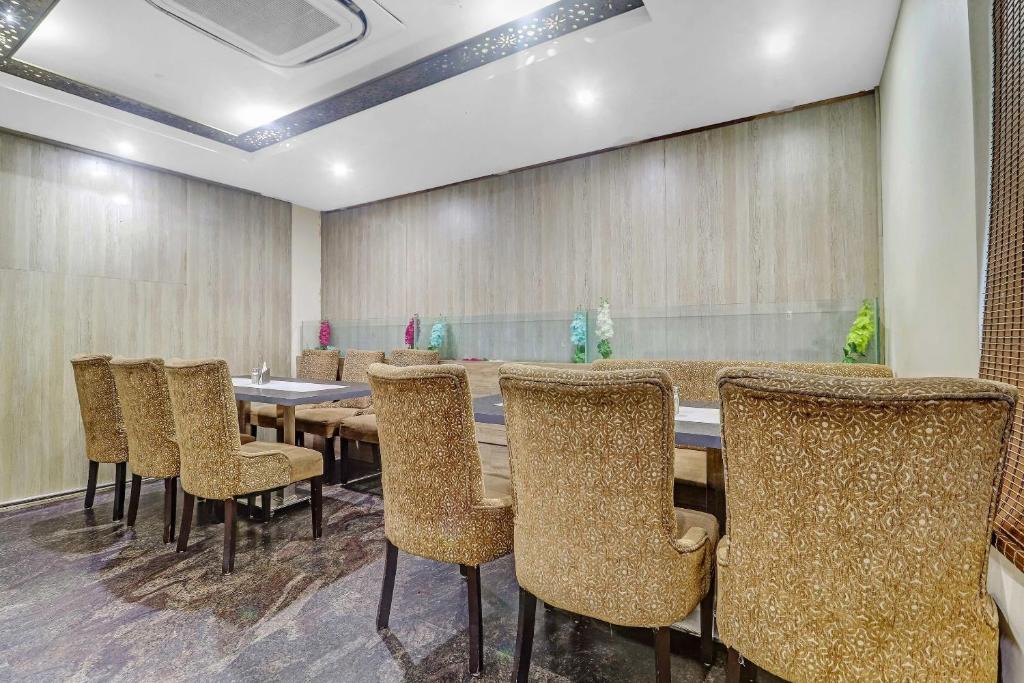Kukatpally Housing Board Colony Hotel | Capital O Hotel Gravity Near Nexus Hyderabad