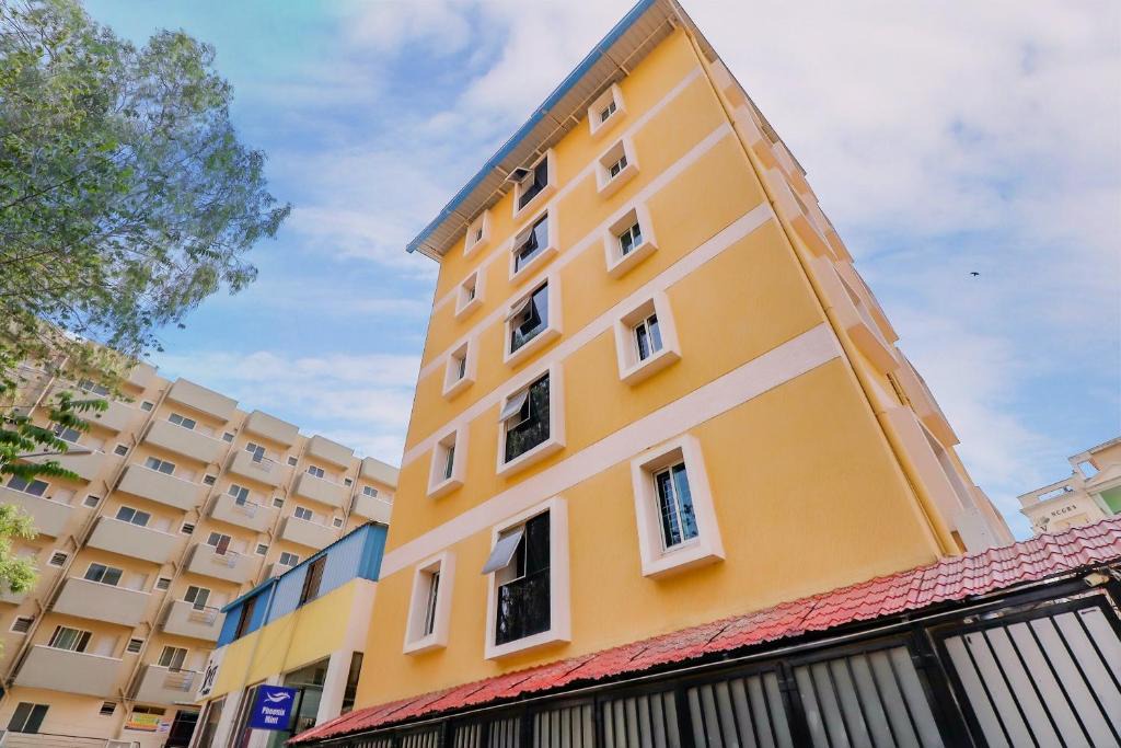 Mahadevapura Hotel | Capital O Royal Galaxy Finesse Near Phoenix Marketcity