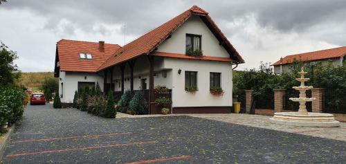 Sinmartin House | Casa Cu Pridvor