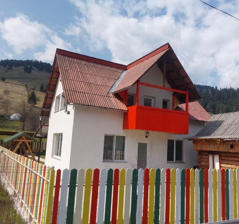 Ceahlau House | Casa Curcubeu