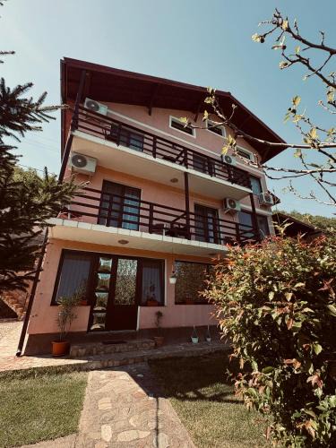 Dubova House | Casa Darian