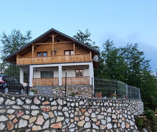 Garda de Sus Ski Chalet | Casa din fagi