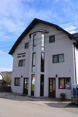 Dorna Candrenilor House | Casa Edi