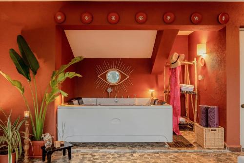 Siolim House | Casa Superfly 2BHK with Rooftop Jacuzzi & Terrace Deck Excellent Location Boilermaker Thalassa
