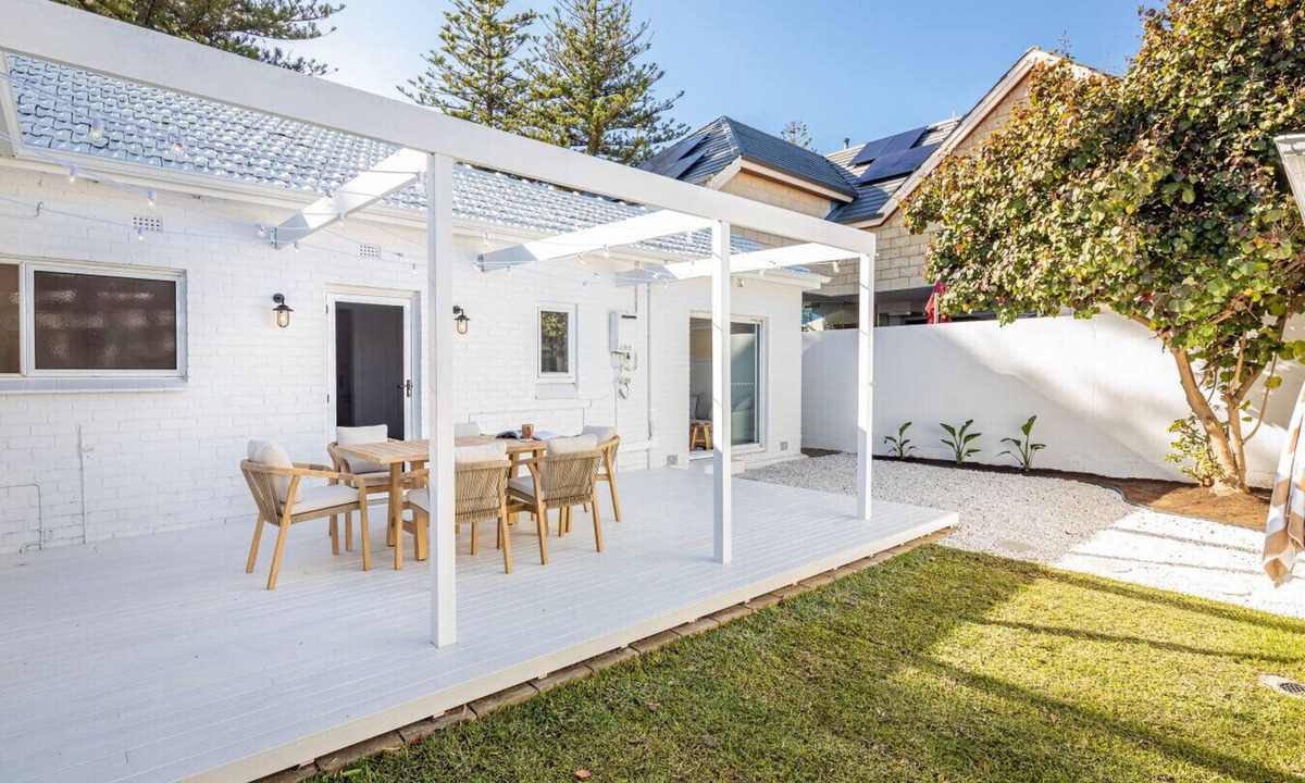 Glenelg South House | Casaba Villa - Your Beachside Garden Oasis